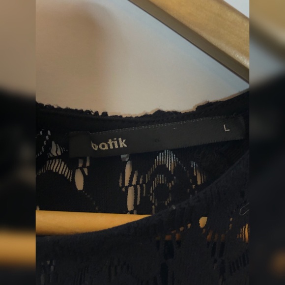 🌟BATIK LACE BLACK LONG SLEEVES BLOUSE - Picture 3 of 4